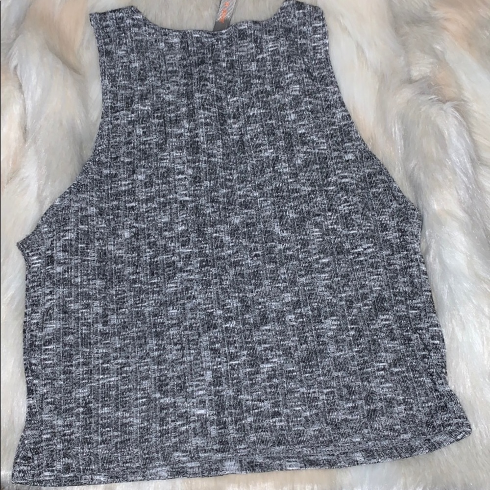 Crop top - Picture 3 of 3